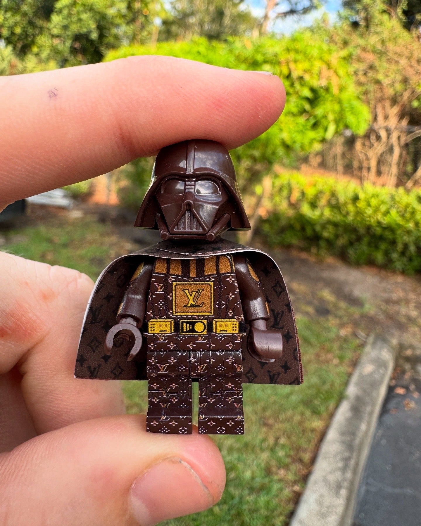 SPECIAL EDITION 1/4 LV HANDBAG DK BROWN VADER