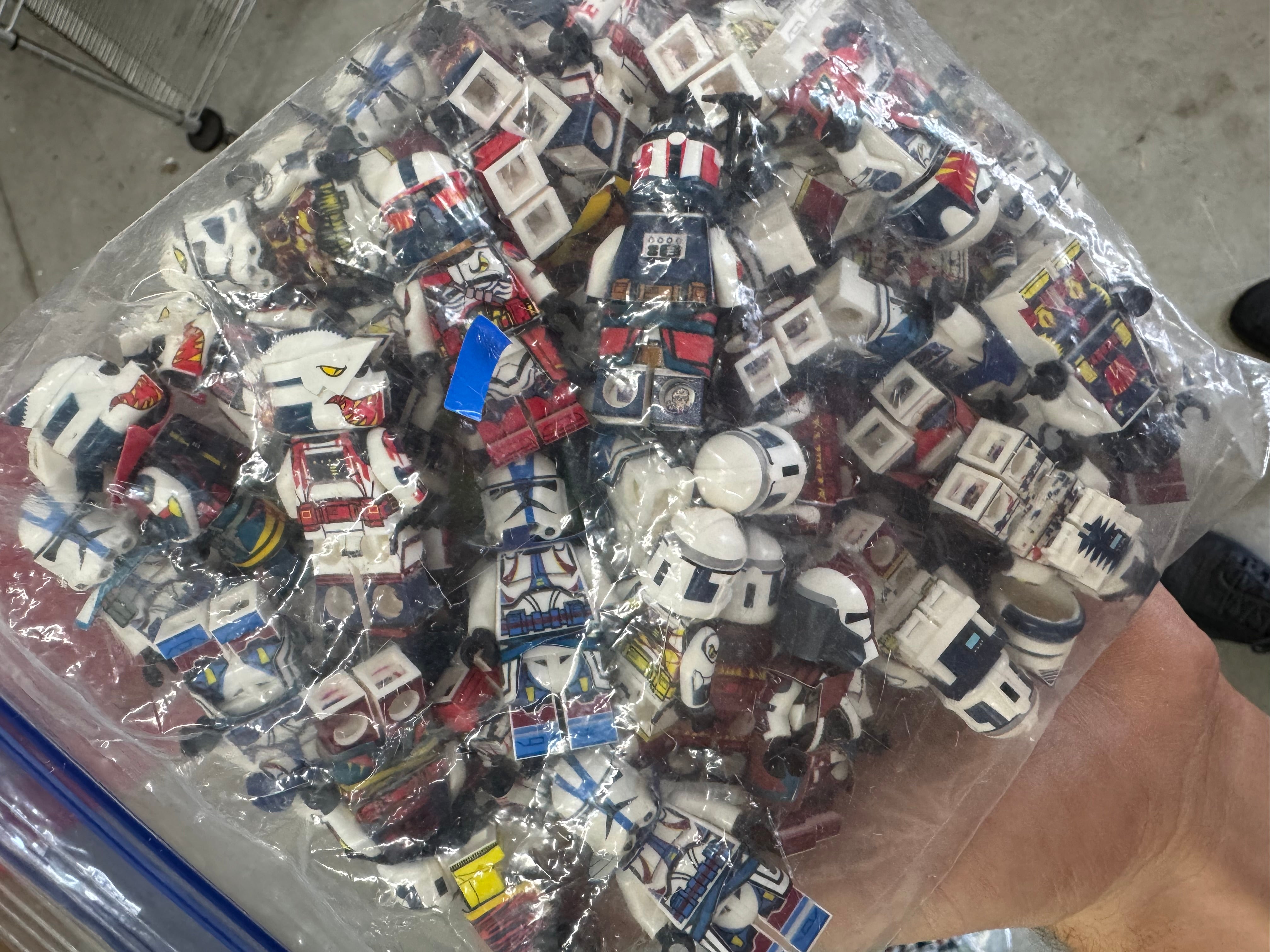SEPTEMBER PROMO REPUBLIC SET PLUS CUSTOM CLONE TROOPER OR JEDI MYSTERY BOX