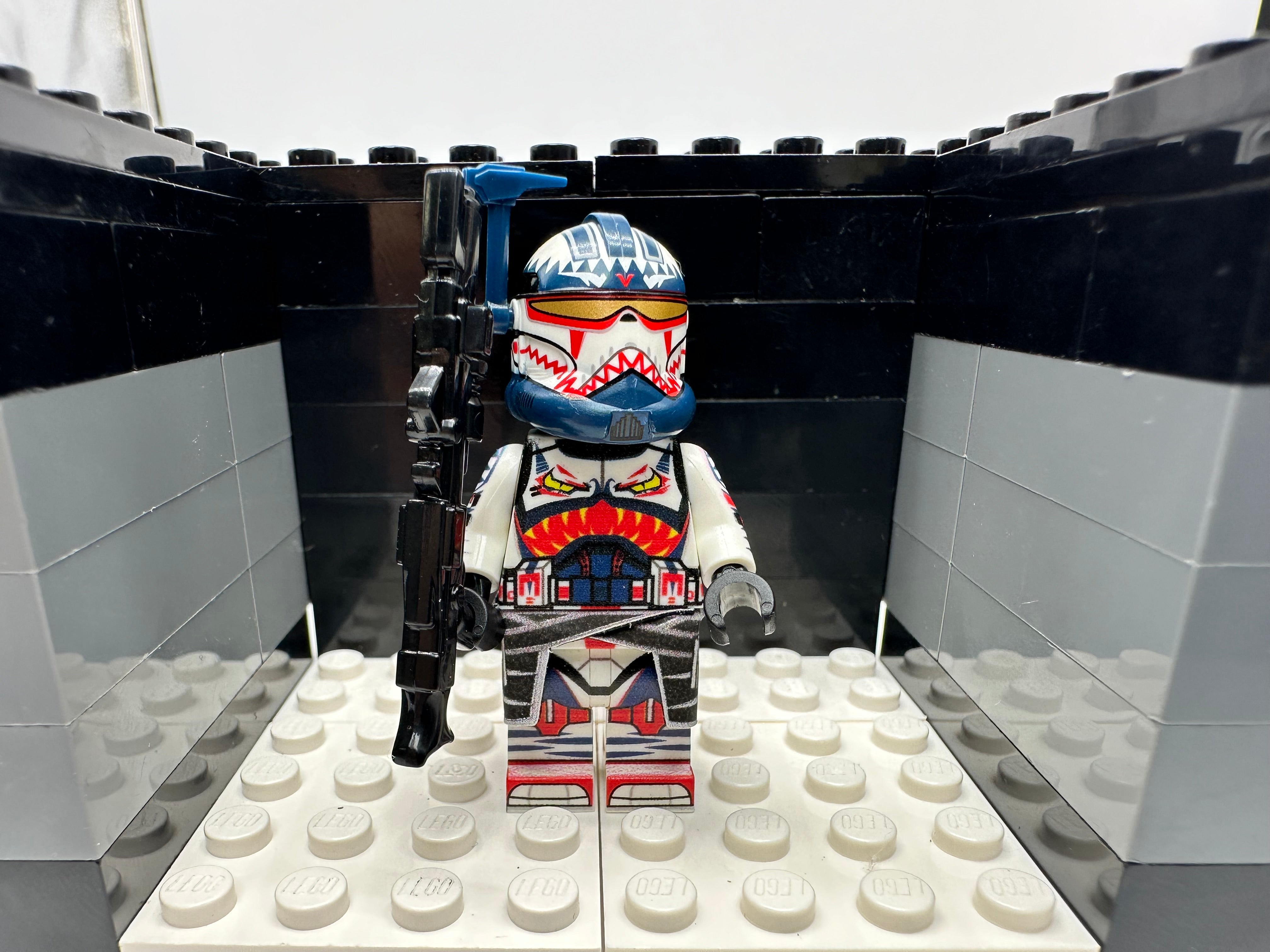 DELUXE MUUNILINST 10 ASSASSIN (1/20 EXCLUSIVE)