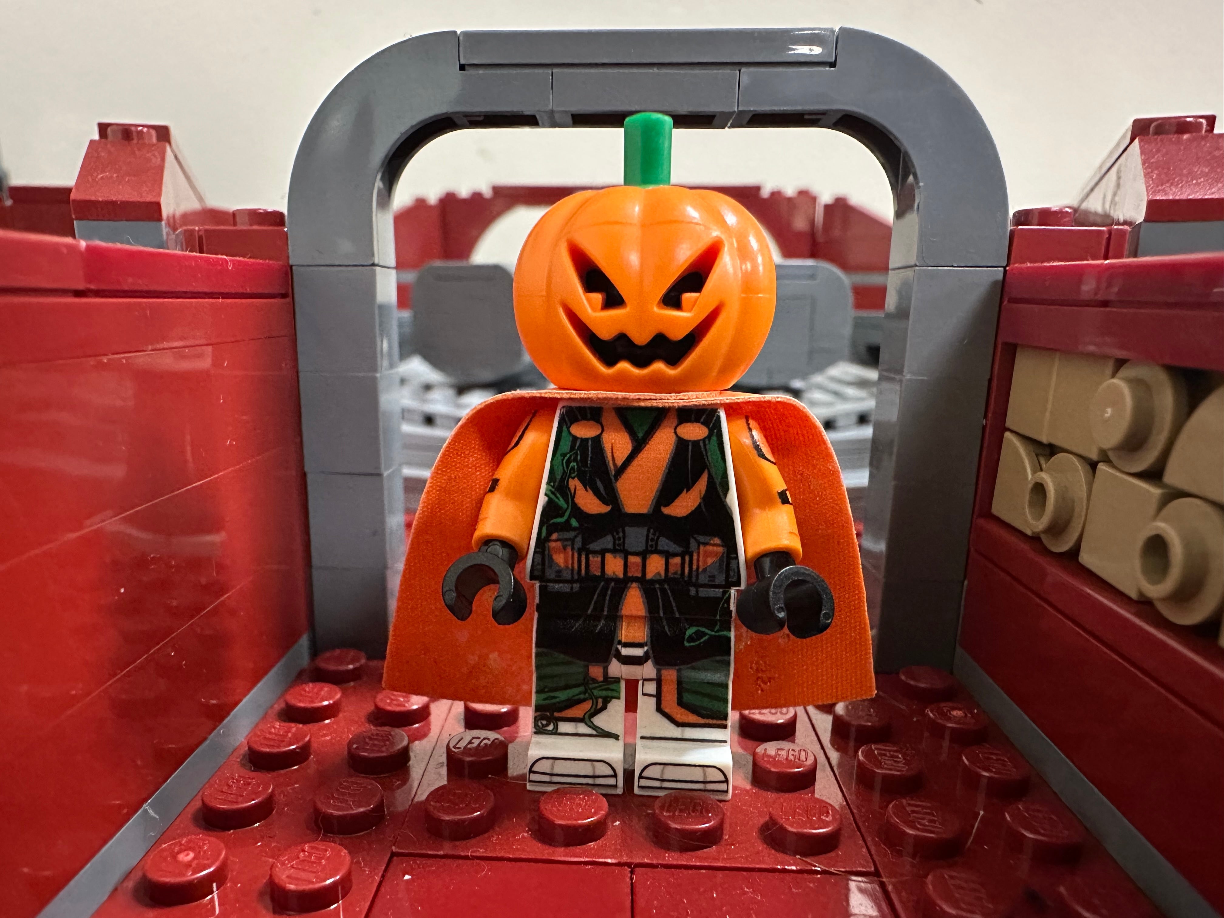 HALLOWEEN JEDI 1/30 EXCLUSIVE