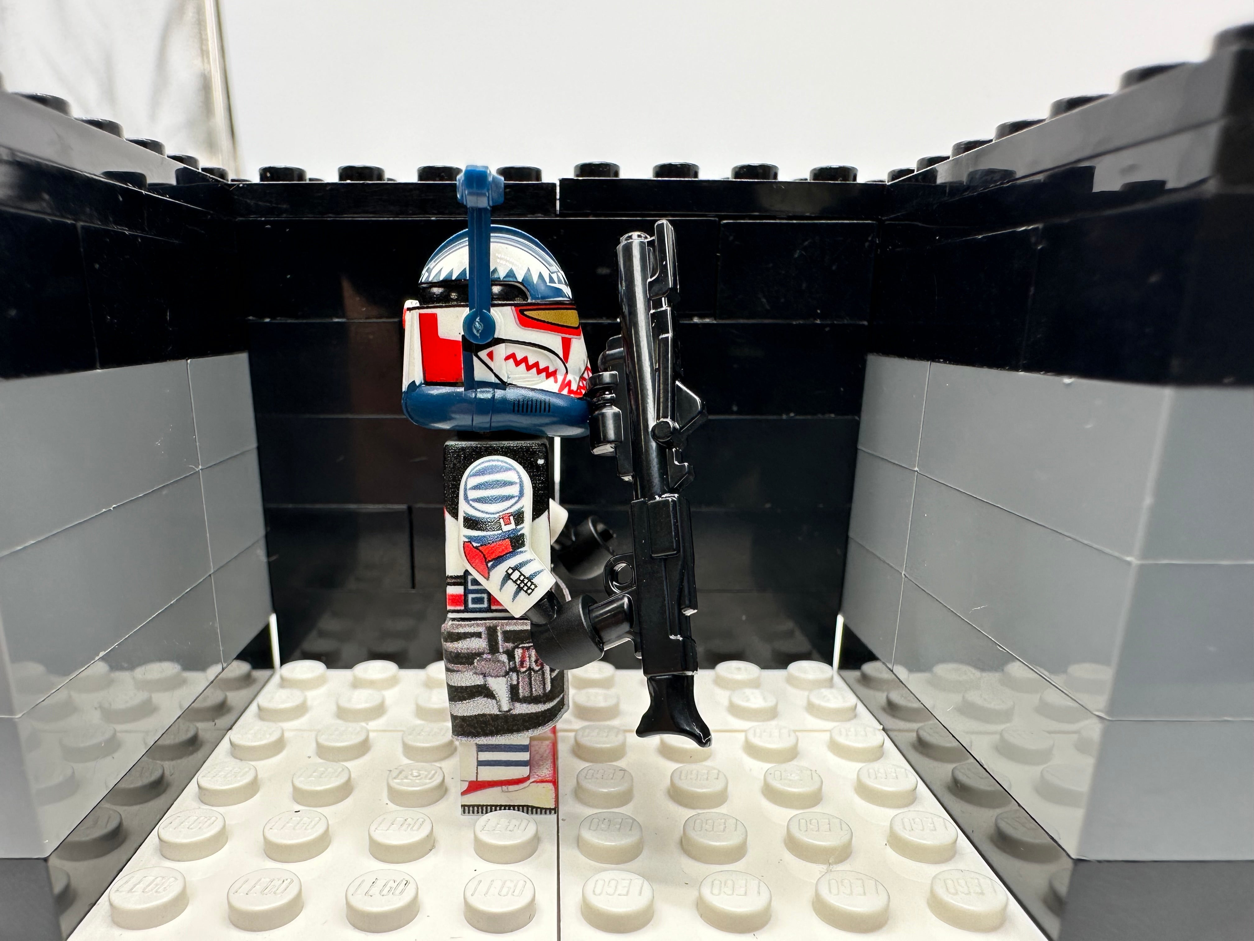 DELUXE MUUNILINST 10 ASSASSIN (1/20 EXCLUSIVE)