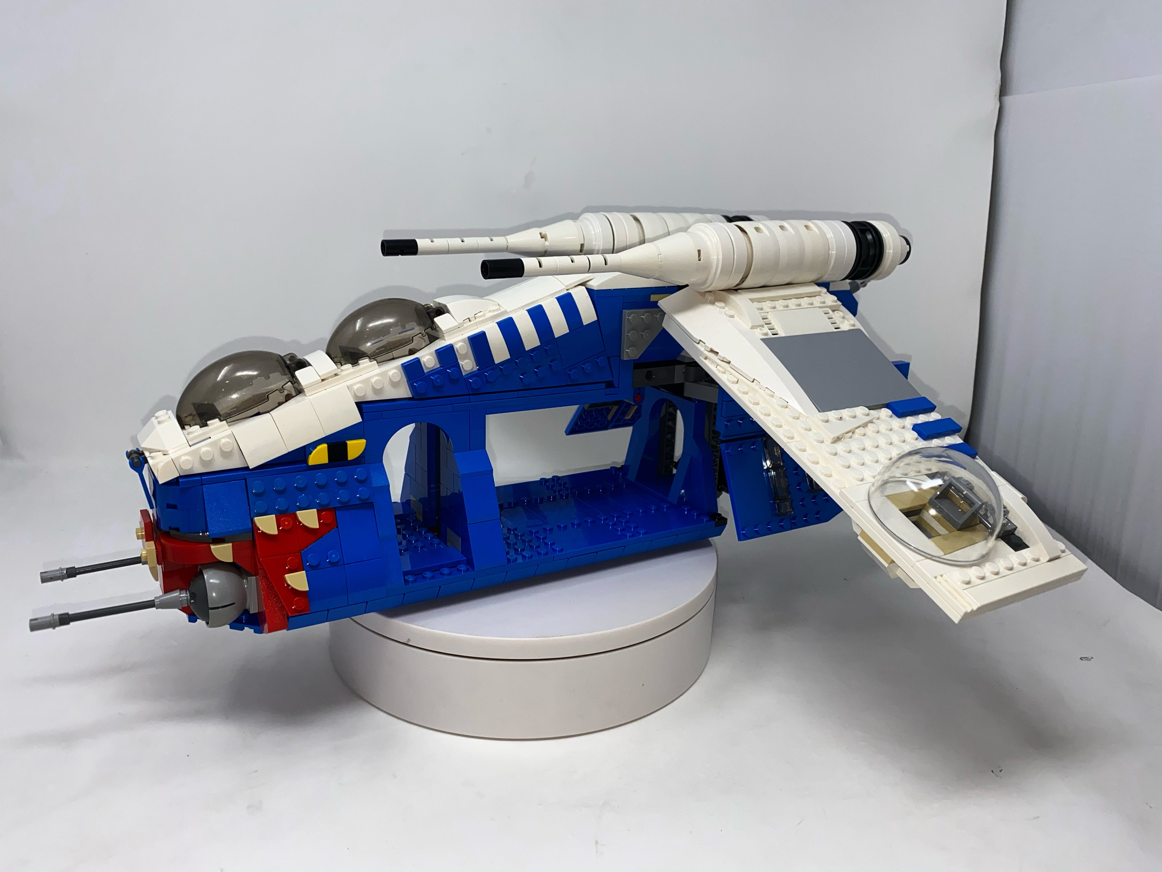 13835: REPUBLIC GUNSHIP (MUUNILINST 10 ARC INVERT BLUE)