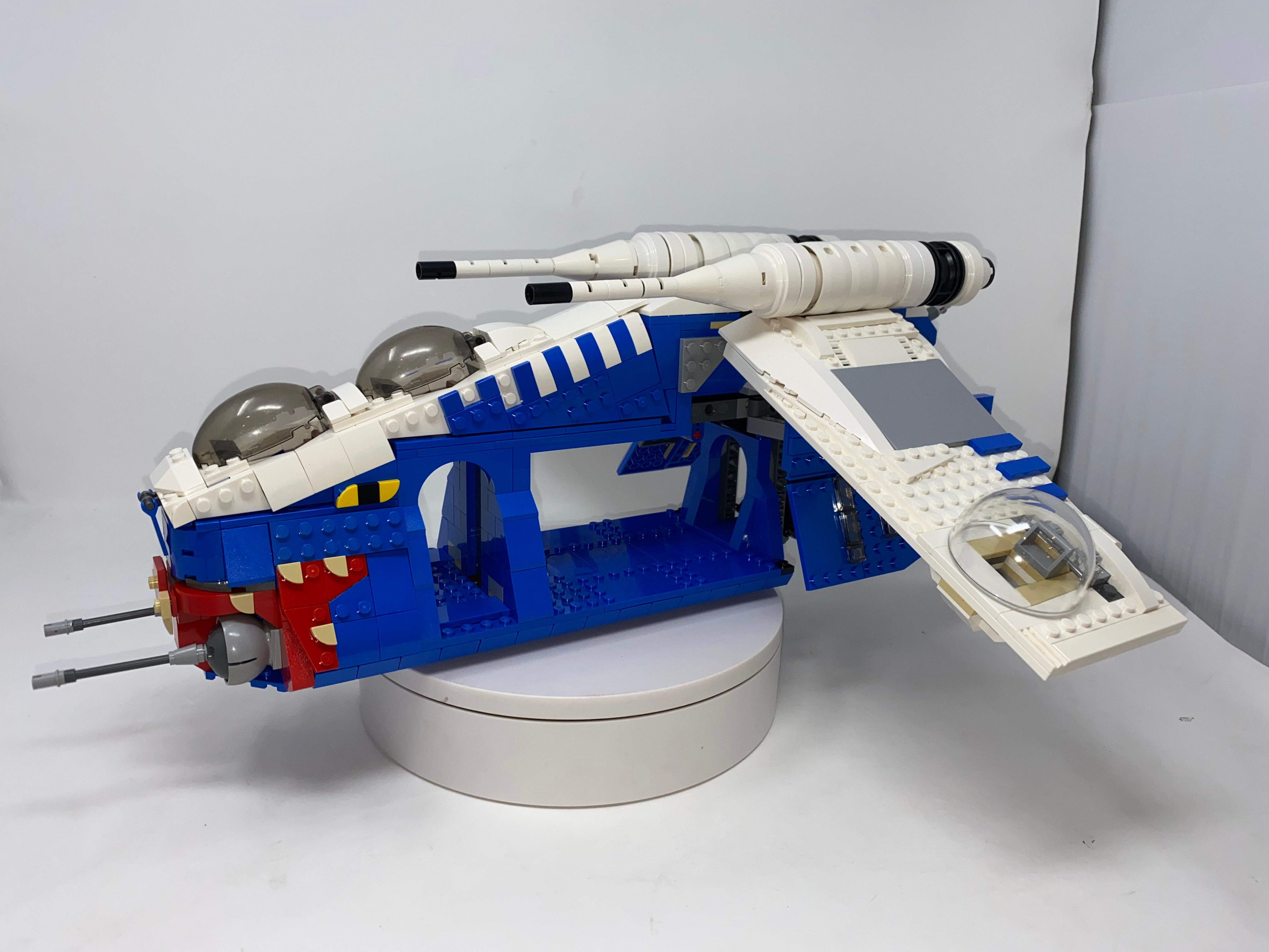 13835: REPUBLIC GUNSHIP (MUUNILINST 10 ARC INVERT BLUE)