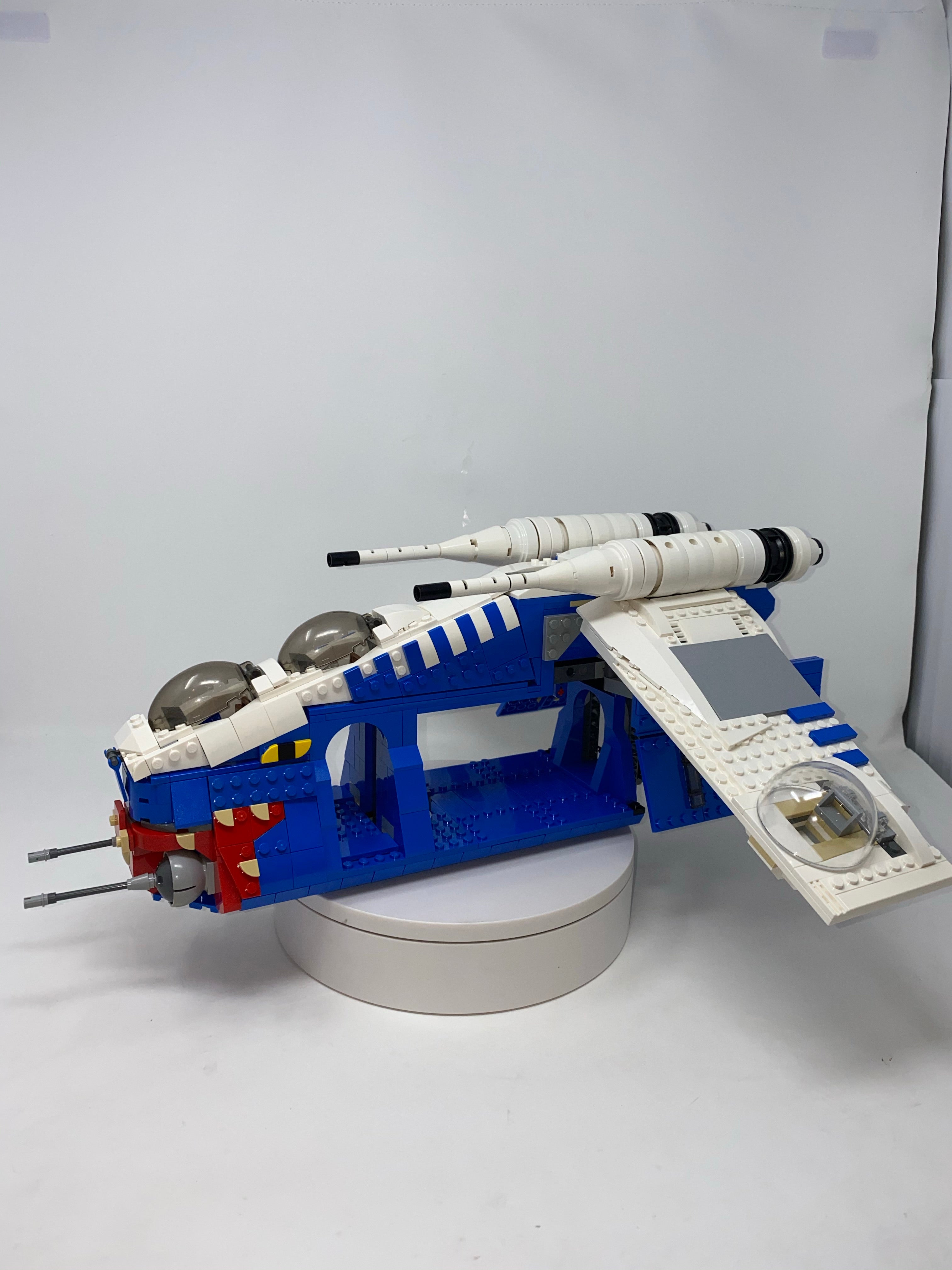 13835: REPUBLIC GUNSHIP (MUUNILINST 10 ARC INVERT BLUE)