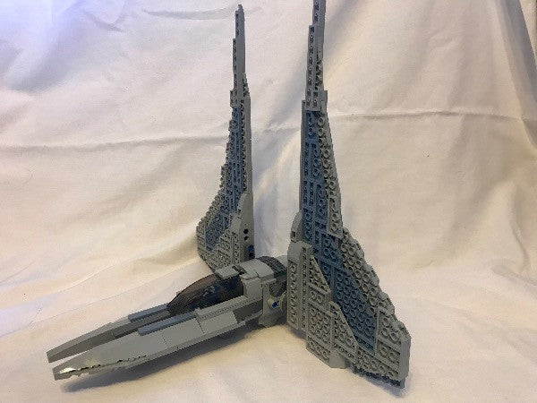 Katan's Mandalorian Kom'rk Class Gauntlet Fighter comes with x3 figures!