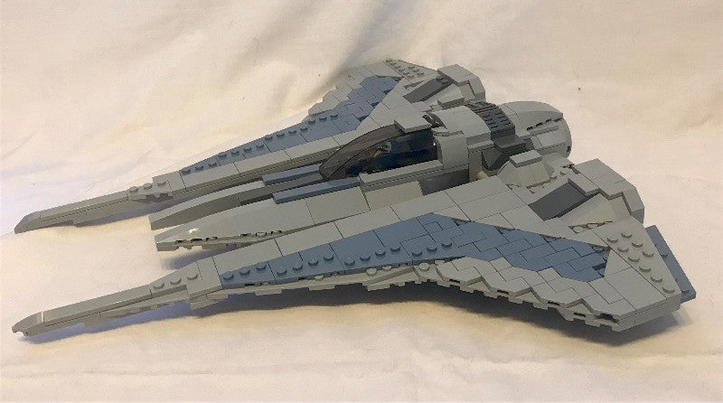 Katan's Mandalorian Kom'rk Class Gauntlet Fighter comes with x3 figures!