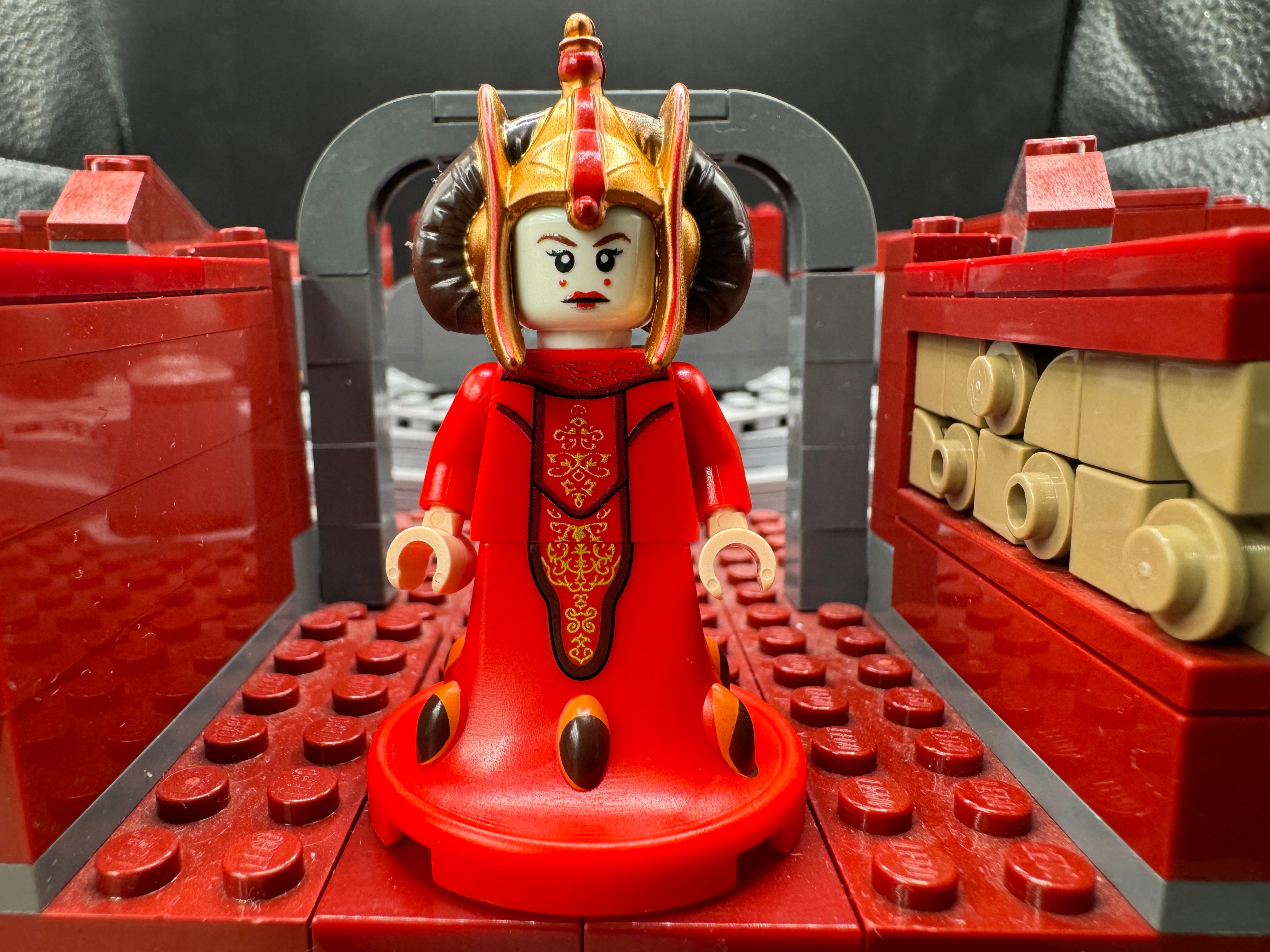 QUEEN AMIDALA